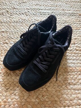 Reebok Black Suede Sneakers, Size M7.5/W8.5, New